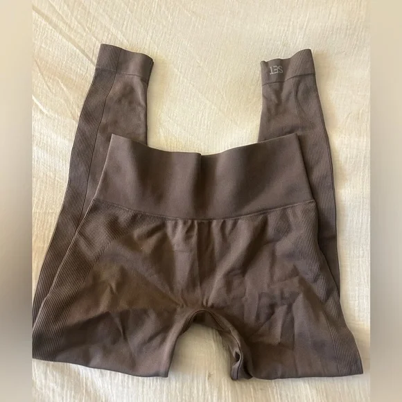 SET ACTIVE Sculptflex Leggings in Pepper (Light Chocolate Brown) - Size Medium - Picture 2 of 7